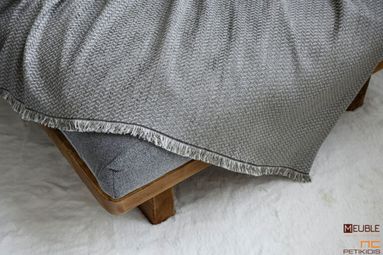 Ριχτάρι Free 2497589 Χρώμα stone Μία συλλογή υπέροχης ποιότητας σε chenille ύφανση, που προσφέρει σταθερή εφαρμογή καθώς και μια μεγάλη ποικιλία χρωμάτων ως ασορτί πρόταση στα ριχτάρια. Διατίθενται σε 3 μεγέθη. a.180x180cm b.180x300cm c.180x240cm Σειρά chenille: 46%acr - 35%cit - 19%pol