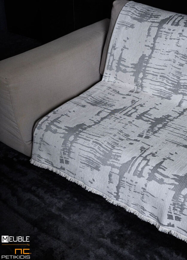 Ριχτάρι Infinity 1197537 Χρώμα ice Μία συλλογή υπέροχης ποιότητας σε chenille ύφανση, που προσφέρει σταθερή εφαρμογή καθώς και μια μεγάλη ποικιλία χρωμάτων ως ασορτί πρόταση στα ριχτάρια. Διατίθενται σε 3 μεγέθη. a.180x180cm b.180x300cm c.180x240cm Σειρά chenille: 39%acr - 31%cit - 30%pol