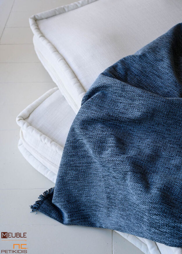 Ριχτάρι Initial Art.2197521 χρώμα blue. Μία συλλογή υπέροχης ποιότητας σε chenille ύφανση, που προσφέρει σταθερή εφαρμογή καθώς και μια μεγάλη ποικιλία χρωμάτων ως ασορτί πρόταση στα ριχτάρια. Διατίθενται σε 3 μεγέθη. a.180x180cm b.180x300cm c.180x240cm Σειρά chenille: 48%acr - 35%cot - 19%pol