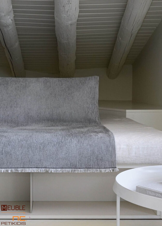 Ριχτάρι Initial Art.2197518 χρώμα grey. Μία συλλογή υπέροχης ποιότητας σε chenille ύφανση, που προσφέρει σταθερή εφαρμογή καθώς και μια μεγάλη ποικιλία χρωμάτων ως ασορτί πρόταση στα ριχτάρια. Διατίθενται σε 3 μεγέθη. a.180x180cm b.180x300cm c.180x240cm Σειρά chenille: 48%acr - 35%cot - 19%pol