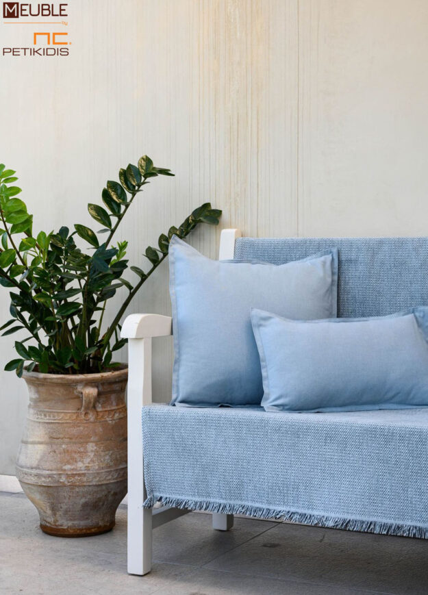 Ριχτάρι Initial Art.2197529 χρώμα sky blue. Μία συλλογή υπέροχης ποιότητας σε chenille ύφανση, που προσφέρει σταθερή εφαρμογή καθώς και μια μεγάλη ποικιλία χρωμάτων ως ασορτί πρόταση στα ριχτάρια. Διατίθενται σε 3 μεγέθη. a.180x180cm b.180x300cm c.180x240cm Σειρά chenille: 48%acr - 35%cot - 19%pol