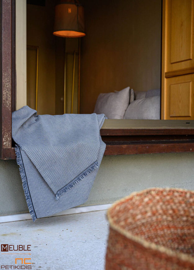 Ριχτάρι Original Art.2192421 χρώμα blue. Μία συλλογή με βάση το βαμβάκι, που προσφέρει μια μεγάλη ποικιλία χρωμάτων ως ασορτί πρόταση στα ριχτάρια και είναι διαθέσιμα σε 3 μεγέθη. a.180x180cm b.180x300cm c.180x240cm Σειρά cotton: 80%cot - 20%pol