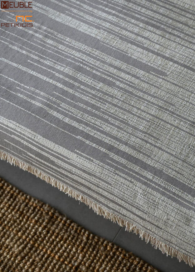 Ριχτάρι Outline Art.1097519 χρώμα sand. Μία συλλογή υπέροχης ποιότητας σε chenille ύφανση, που προσφέρει σταθερή εφαρμογή καθώς και μια μεγάλη ποικιλία χρωμάτων ως ασορτί πρόταση στα ριχτάρια. Διατίθενται σε 3 μεγέθη. a.180x180cm b.180x300cm c.180x240cm Σειρά chenille: 39%acr - 31%cit - 30%po