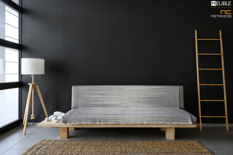 Ριχτάρι Outline Art.1097519 χρώμα sand. Μία συλλογή υπέροχης ποιότητας σε chenille ύφανση, που προσφέρει σταθερή εφαρμογή καθώς και μια μεγάλη ποικιλία χρωμάτων ως ασορτί πρόταση στα ριχτάρια. Διατίθενται σε 3 μεγέθη. a.180x180cm b.180x300cm c.180x240cm Σειρά chenille: 39%acr - 31%cit - 30%po