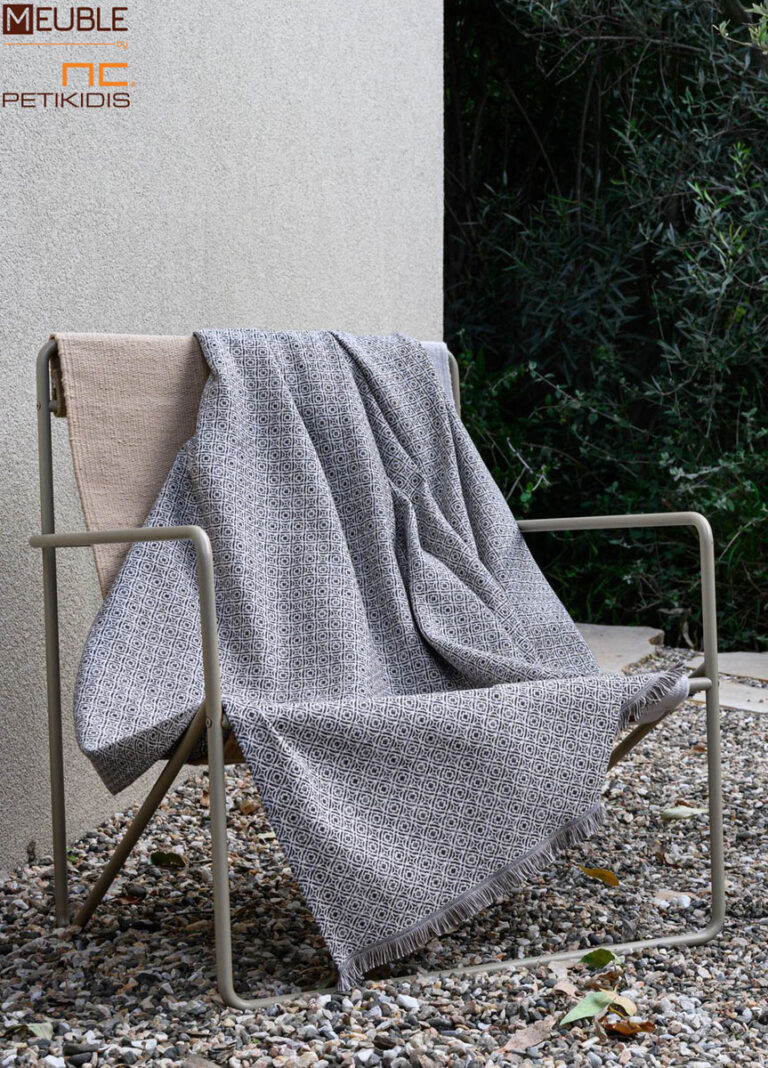 Ριχτάρι Sideway Art.2592489 χρώμα Stone. Μία συλλογή με βάση το βαμβάκι, που προσφέρει μια μεγάλη ποικιλία χρωμάτων ως ασορτί πρόταση στα ριχτάρια και είναι διαθέσιμα σε 3 μεγέθη. a.180x180cm b.180x300cm c.180x240cm Σειρά cotton: 80%cot - 20%pol