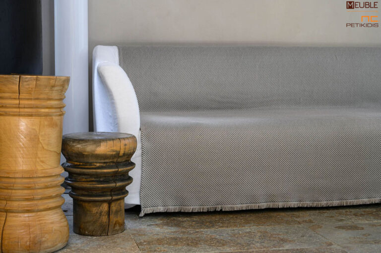 Ριχτάρι Sideway Art.2492419 σε χρώμα Sand. Μία συλλογή με βάση το βαμβάκι, που προσφέρει μια μεγάλη ποικιλία χρωμάτων ως ασορτί πρόταση στα ριχτάρια και είναι διαθέσιμα σε 3 μεγέθη. a.180x180cm b.180x300cm c.180x240cm Σειρά cotton: 80%cot - 20%pol