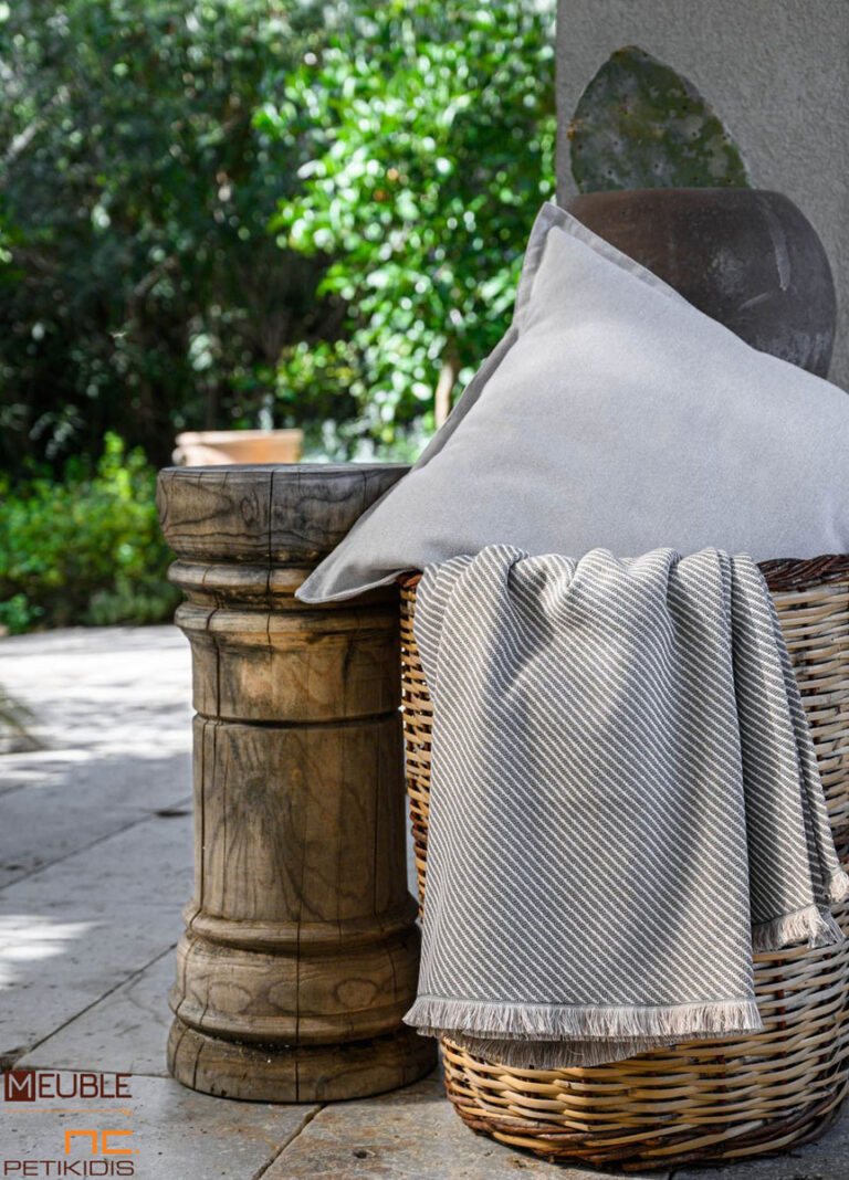 Ριχτάρι Sideway Art.2492419 σε χρώμα Sand. Μία συλλογή με βάση το βαμβάκι, που προσφέρει μια μεγάλη ποικιλία χρωμάτων ως ασορτί πρόταση στα ριχτάρια και είναι διαθέσιμα σε 3 μεγέθη. a.180x180cm b.180x300cm c.180x240cm Σειρά cotton: 80%cot - 20%pol