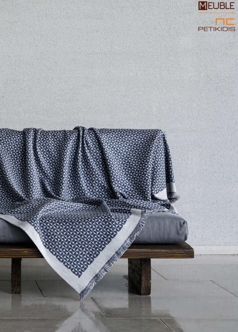 Ριχτάρι Seventies Art.2492421 χρώμα Blue. Μία συλλογή με βάση το βαμβάκι, που προσφέρει μια μεγάλη ποικιλία χρωμάτων ως ασορτί πρόταση στα ριχτάρια και είναι διαθέσιμα σε 3 μεγέθη. a.180x180cm b.180x300cm c.180x240cm Σειρά cotton: 80%cot - 20%pol