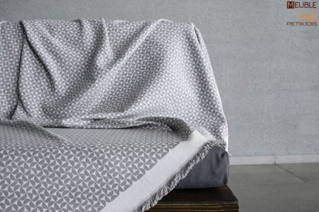 Ριχτάρι Seventies Art.2492437 χρώμα Ice. Μία συλλογή με βάση το βαμβάκι, που προσφέρει μια μεγάλη ποικιλία χρωμάτων ως ασορτί πρόταση στα ριχτάρια και είναι διαθέσιμα σε 3 μεγέθη. a.180x180cm b.180x300cm c.180x240cm Σειρά cotton: 80%cot - 20%pol