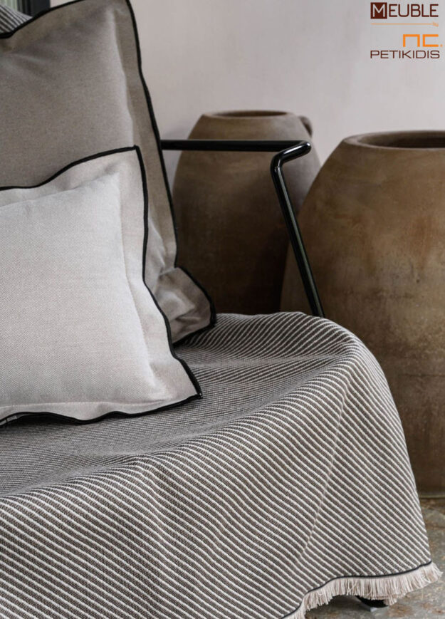 Ριχτάρι Sideway Art.2492420 σε μπεζ χρώμα. Μία συλλογή με βάση το βαμβάκι, που προσφέρει μια μεγάλη ποικιλία χρωμάτων ως ασορτί πρόταση στα ριχτάρια και είναι διαθέσιμα σε 3 μεγέθη. a.180x180cm b.180x300cm c.180x240cm Σειρά cotton: 80%cot - 20%pol