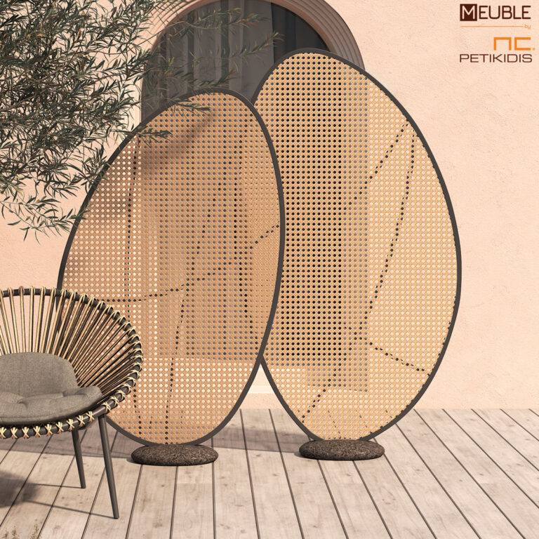 Outdoor διαχωριστικό Komorabi. Παραβάν εξωτερικού χώρου με σκελετό αλουμινίου σε μαύρο χρώμα.