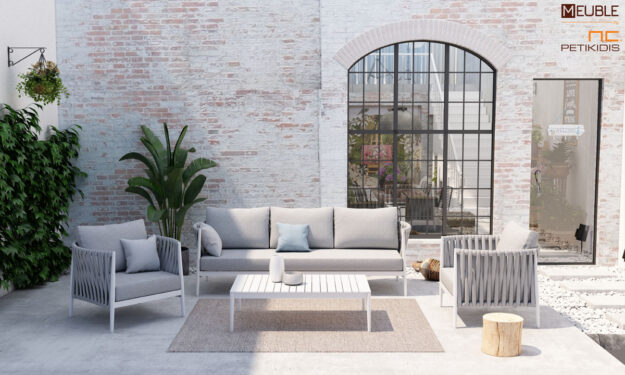 Outdoor σετ σαλονιού Polaris, Τριθέσιος καναπές με δύο πολυθρόνες και τραπεζάκι κατασκευασμένα από λευκό σκελετό αλουμινίου και λεπτομέρεια από φαρδύ κορδόνι ίδιο χρώμα με τα μαξιλάρια. Το ύφασμα, σε γκρι ανοιχτό χρώμα, είναι αδιάβροχο σε ειδική σύνθεση για να αντέχει όλες τις καιρικές συνθήκες.