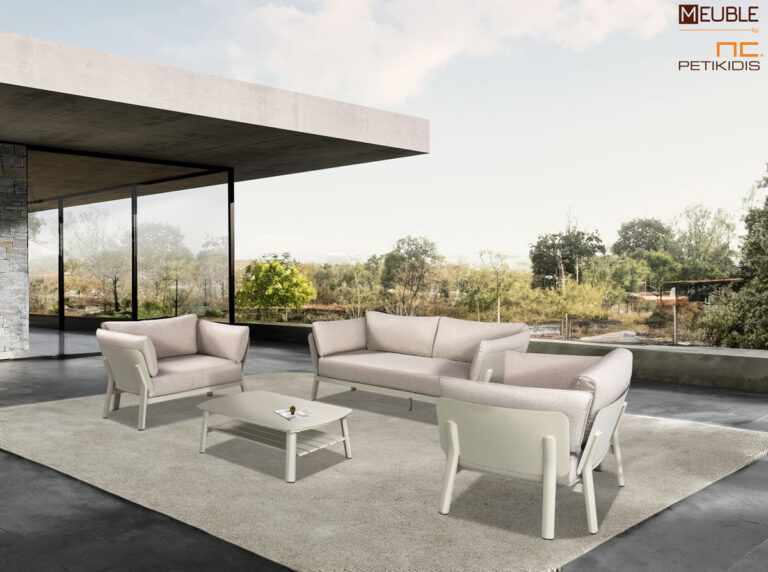 Outdoor σετ σαλονιού Enastron. Διθέσιος καναπές με δύο πολυθρόνες και τραπεζάκι κατασκευασμένα από μπεζ σκελετό αλουμινίου και μαξιλάρια με ύφασμα αδιάβροχο και αλέκιαστο σε ειδική σύνθεση για να αντέχει όλες τις καιρικές συνθήκες.