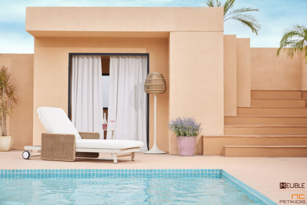 Outdoor sunbed Destiny ξαπλώστρα, τροχήλατη, κατασκευασμένη από σκελετό αλουμινίου μπεζ και λεπτομέρειες με πλεκτό σχοινί σε φυσικό χρώμα. Το ύφασμα είναι αδιάβροχο και αλέκιαστο σε ειδική σύνθεση για να αντέχει όλες τις καιρικές συνθήκες.