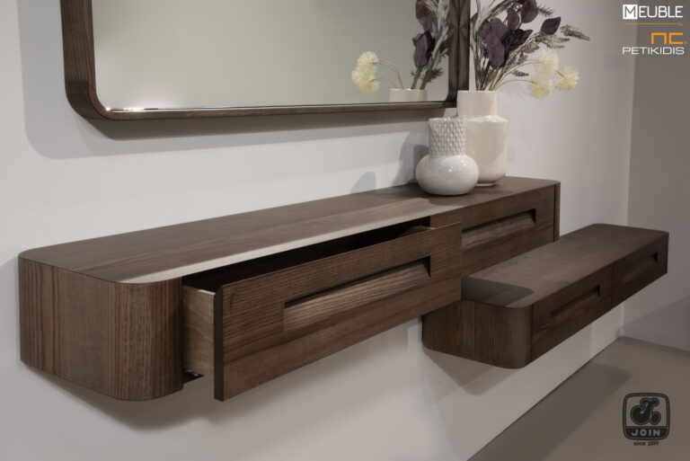 Join επιτοίχια τουαλέτα και καθρέφτης ΛΗΤΩ σε μοντέρνο και minimal σχεδιασμό, κατασκευασμένη από ξύλο ελιάς με δυνατότητα επιλογής χρώματος ξύλου. Λεπτομέρεια.